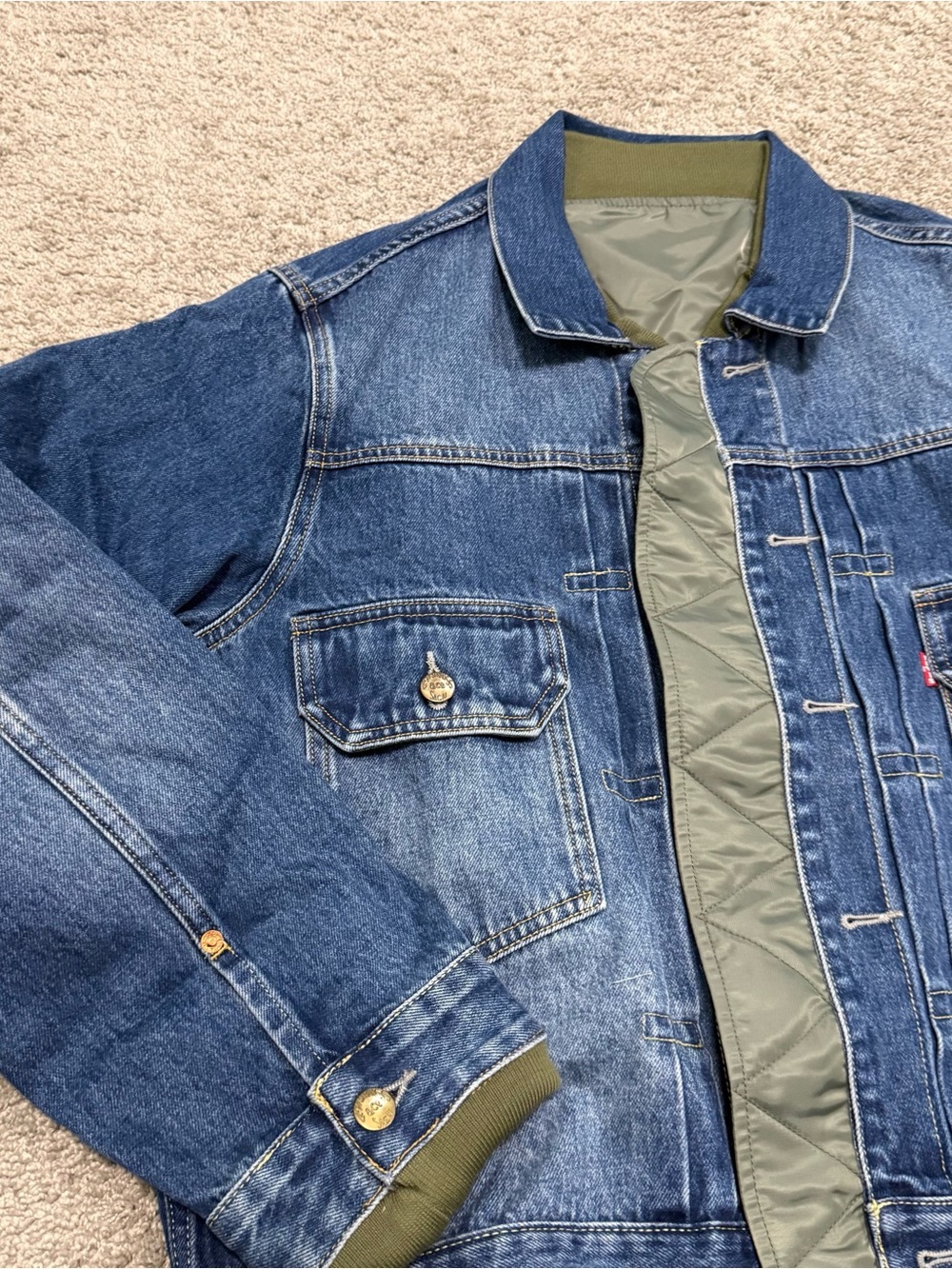 Levi's Sacai Colab Men's Blue reversible Denim Trucker Jacket with Olive lining - Picture 2 of 7
